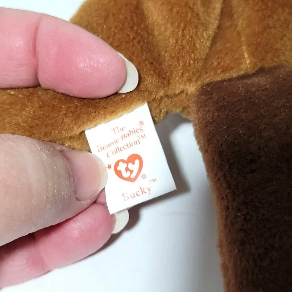 Ty Beanie Baby Bucky the Beaver NWT Retired 1995